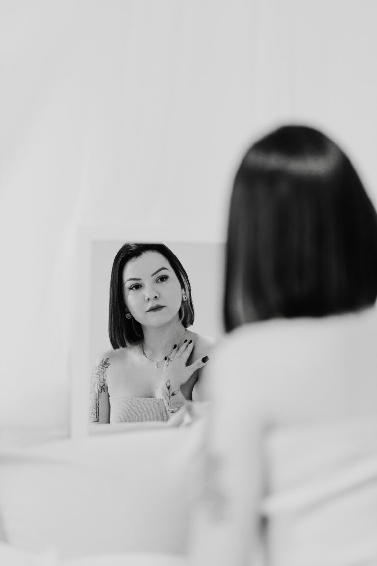 Auto-compassion : l&rsquo;inverse de la complaisance